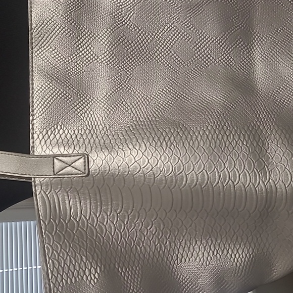 Silver Snakeskin Tote - Picture 2 of 9